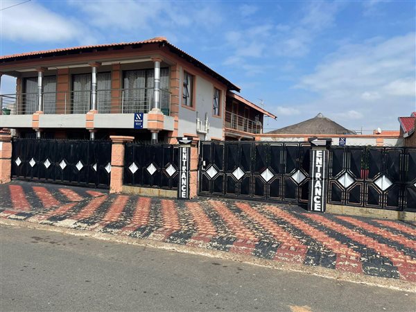 12 Bed House in Kagiso