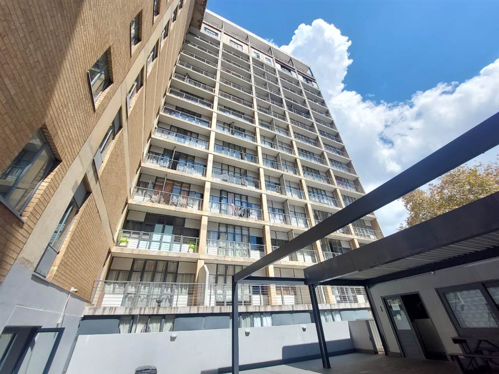 1 Bed Apartment in Braamfontein photo number 16