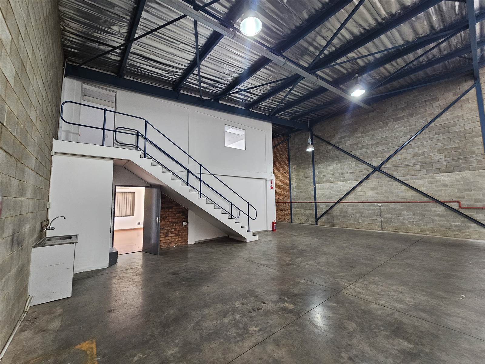 224  m² Industrial space in Eastgate photo number 10