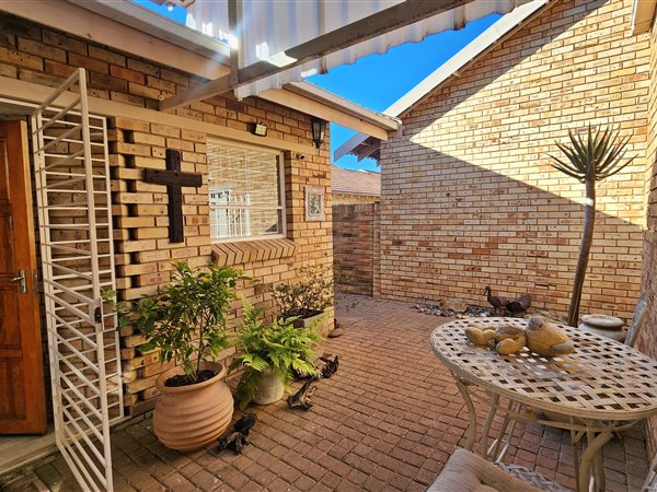3 Bedroom Townhouse 3 Bedroom Townhouse
