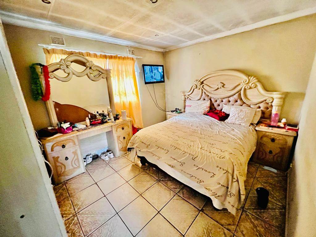 4 Bed House in Kwandengezi photo number 6