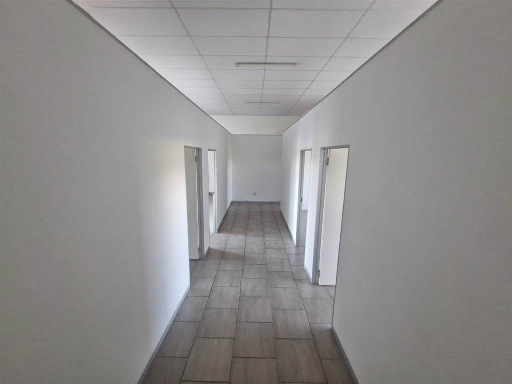 100  m² Commercial space in Witbank Central photo number 6