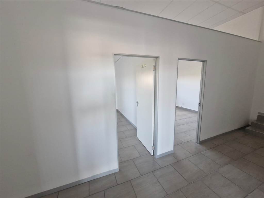 100  m² Commercial space in Witbank Central photo number 5