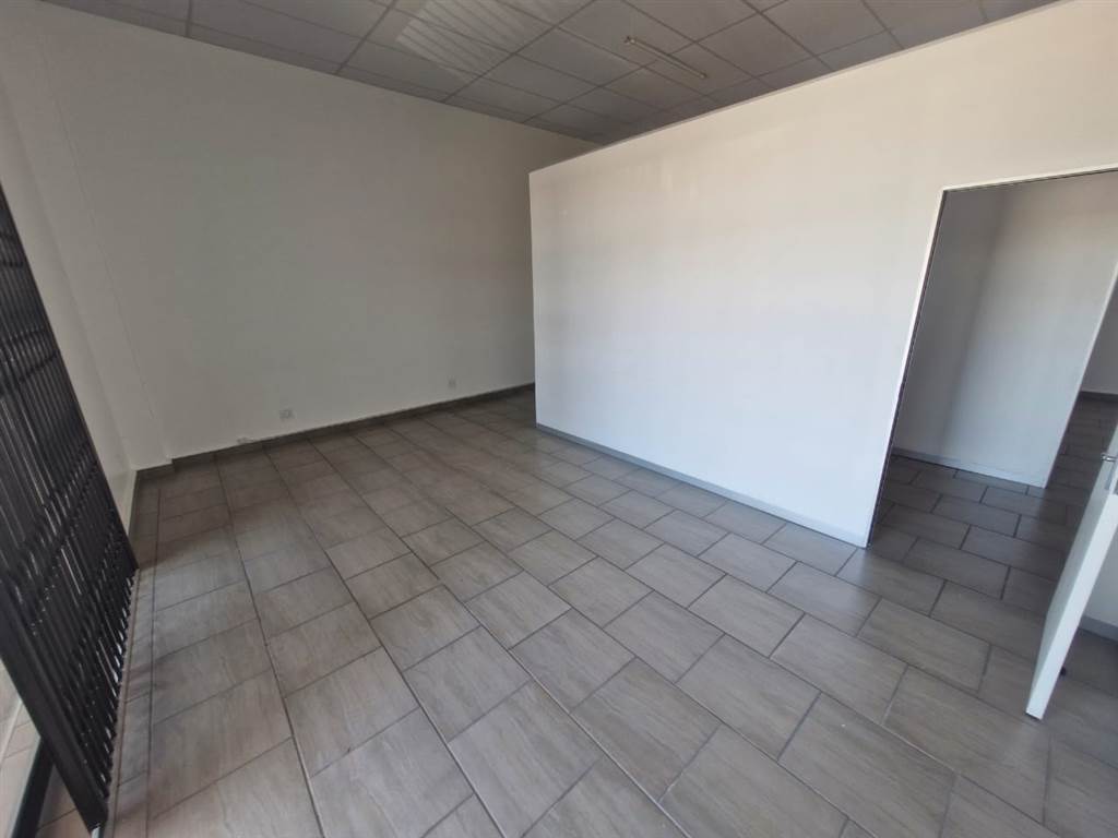 100  m² Commercial space in Witbank Central photo number 7
