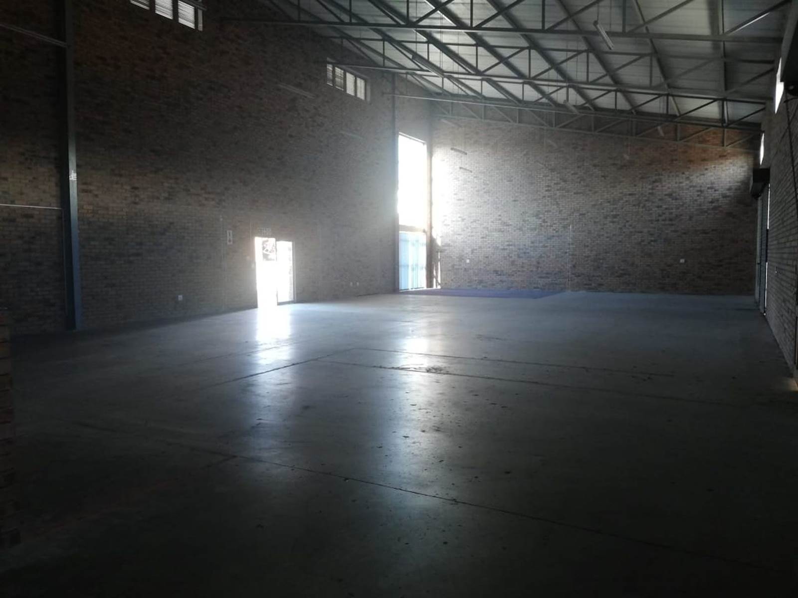 350  m² Industrial space in Secunda photo number 9
