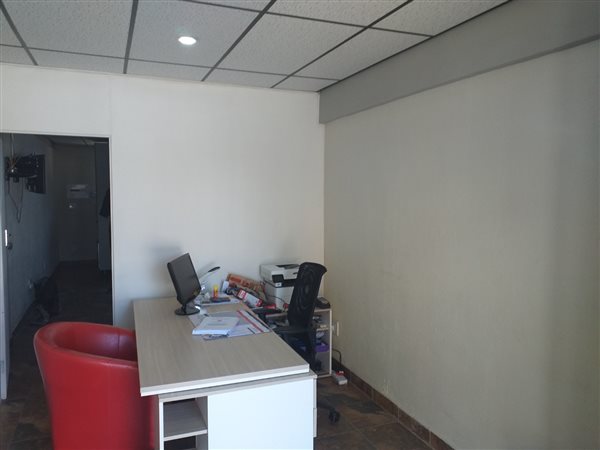 34  m² Commercial space
