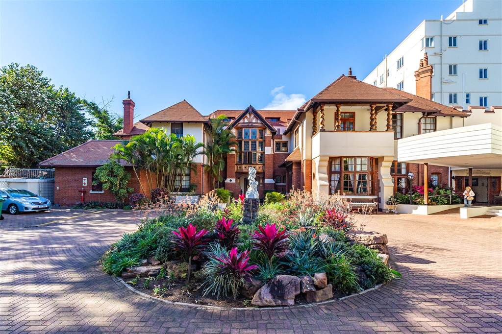 Studio Apartment for sale in Musgrave T4300769 Private Property