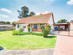 3 Bed House in Rhodesfield