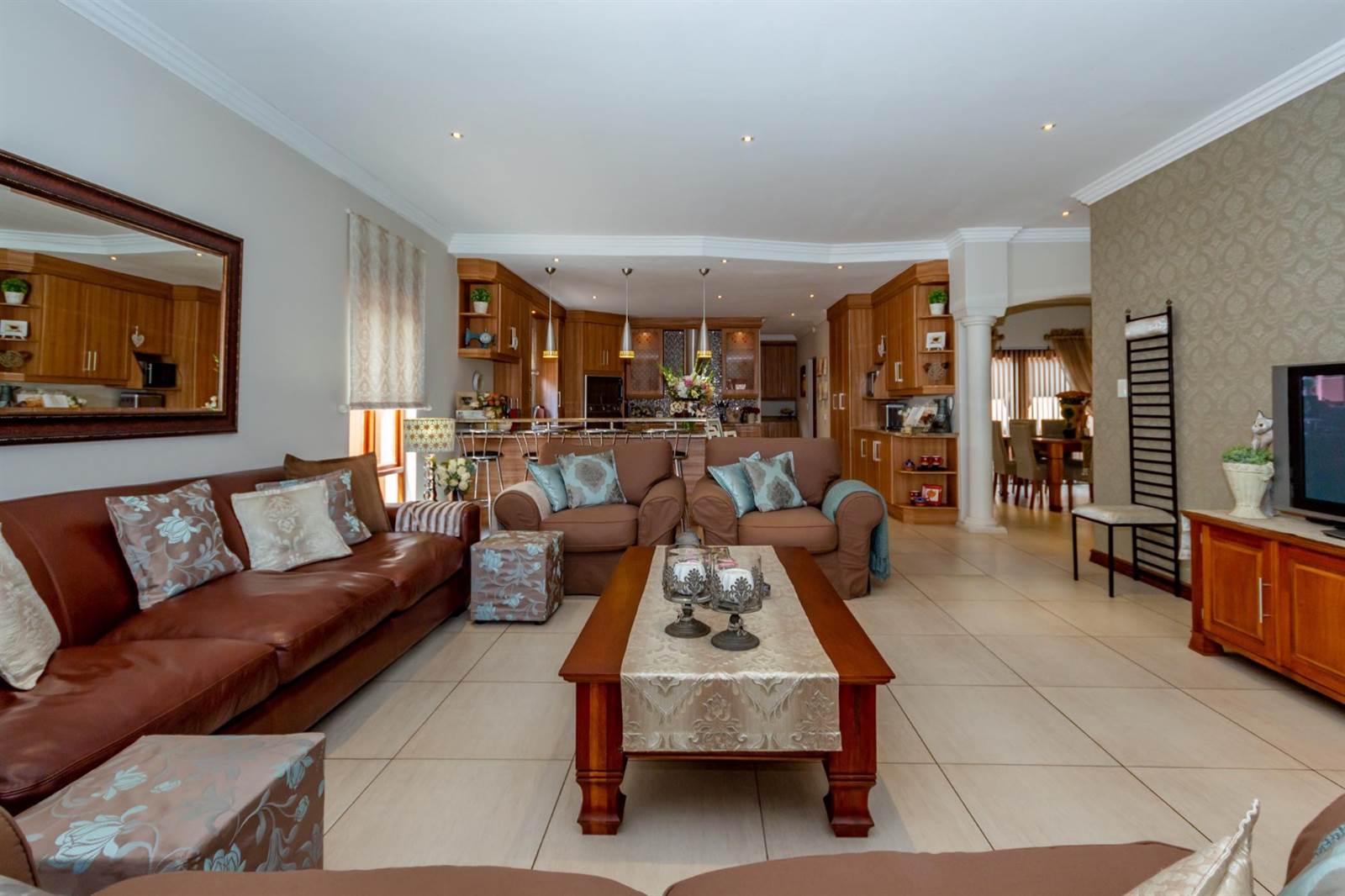 4 Bed House in Glen Marais photo number 14