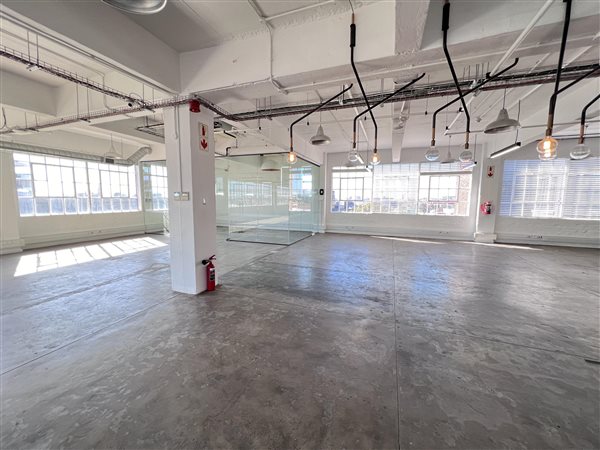 335  m² Commercial space in Woodstock
