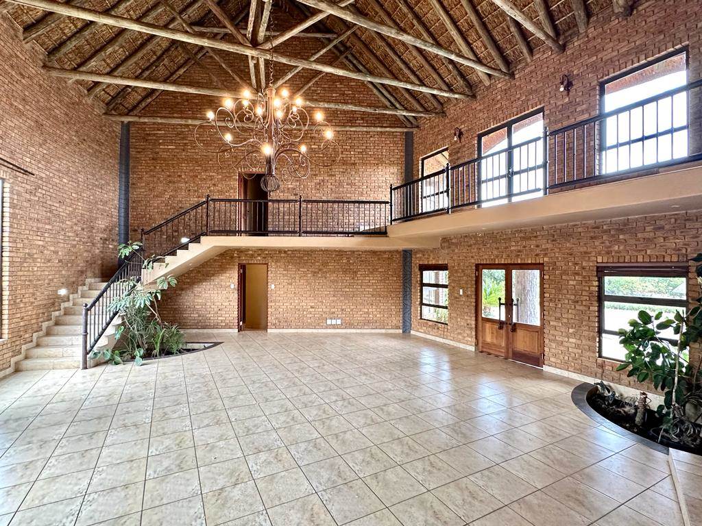 9 Bed House in Mooikloof Equestrian Estate photo number 6
