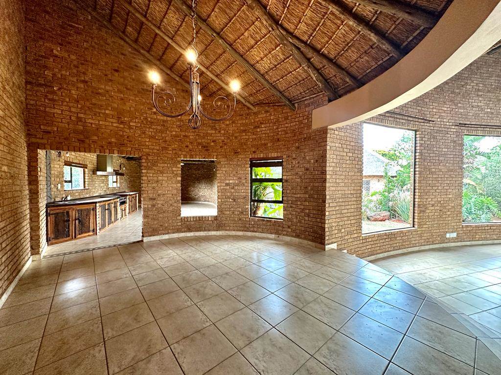 9 Bed House in Mooikloof Equestrian Estate photo number 8
