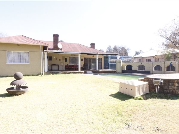 4 Bed House in Daggafontein