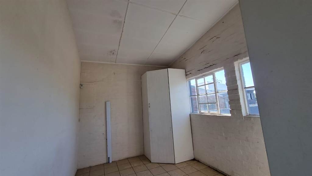 300  m² Commercial space in Pietermaritzburg Central photo number 16