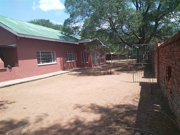 1 ha Farm in Mafikeng