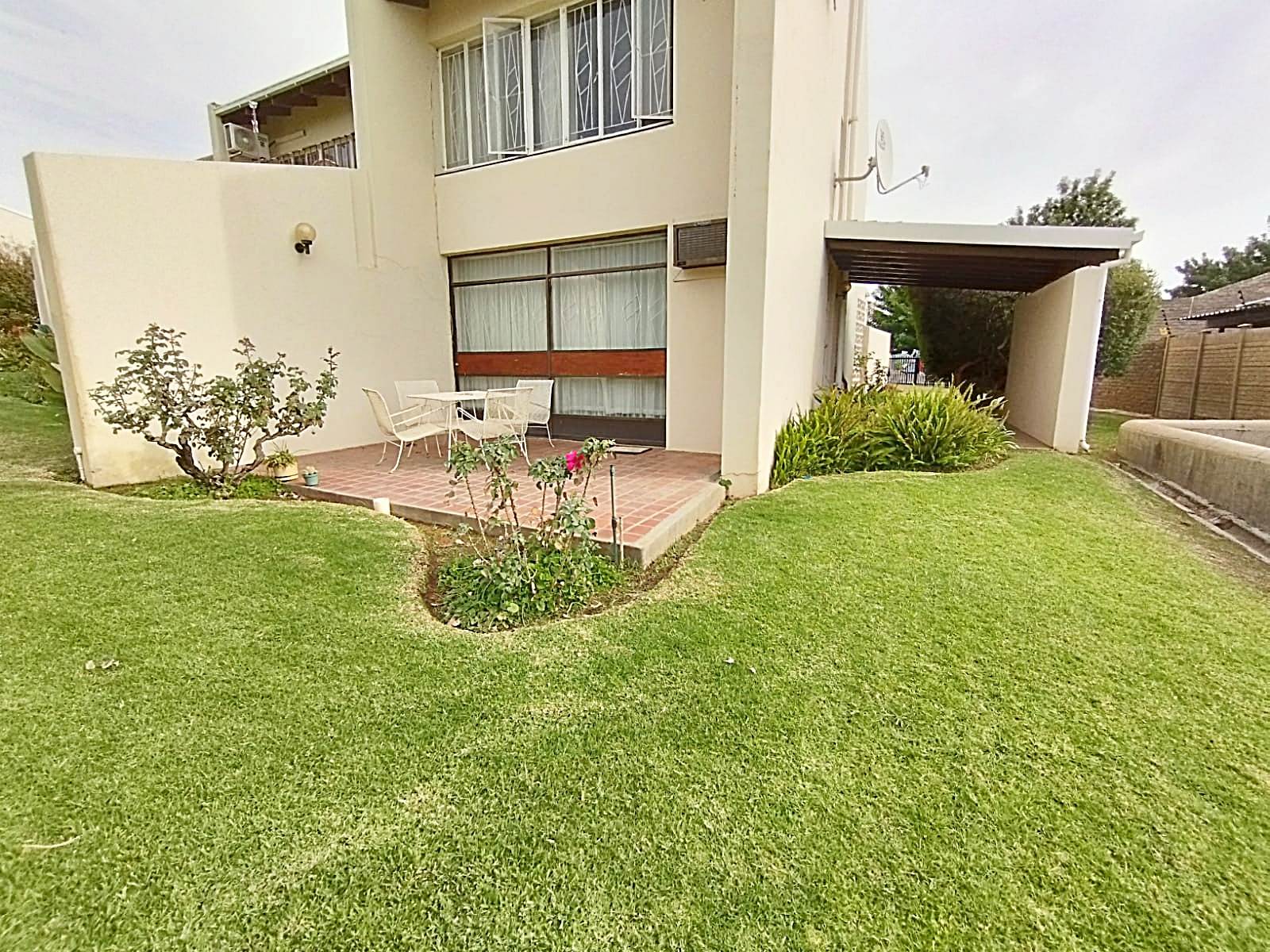 2 Bed Apartment in Upington photo number 1
