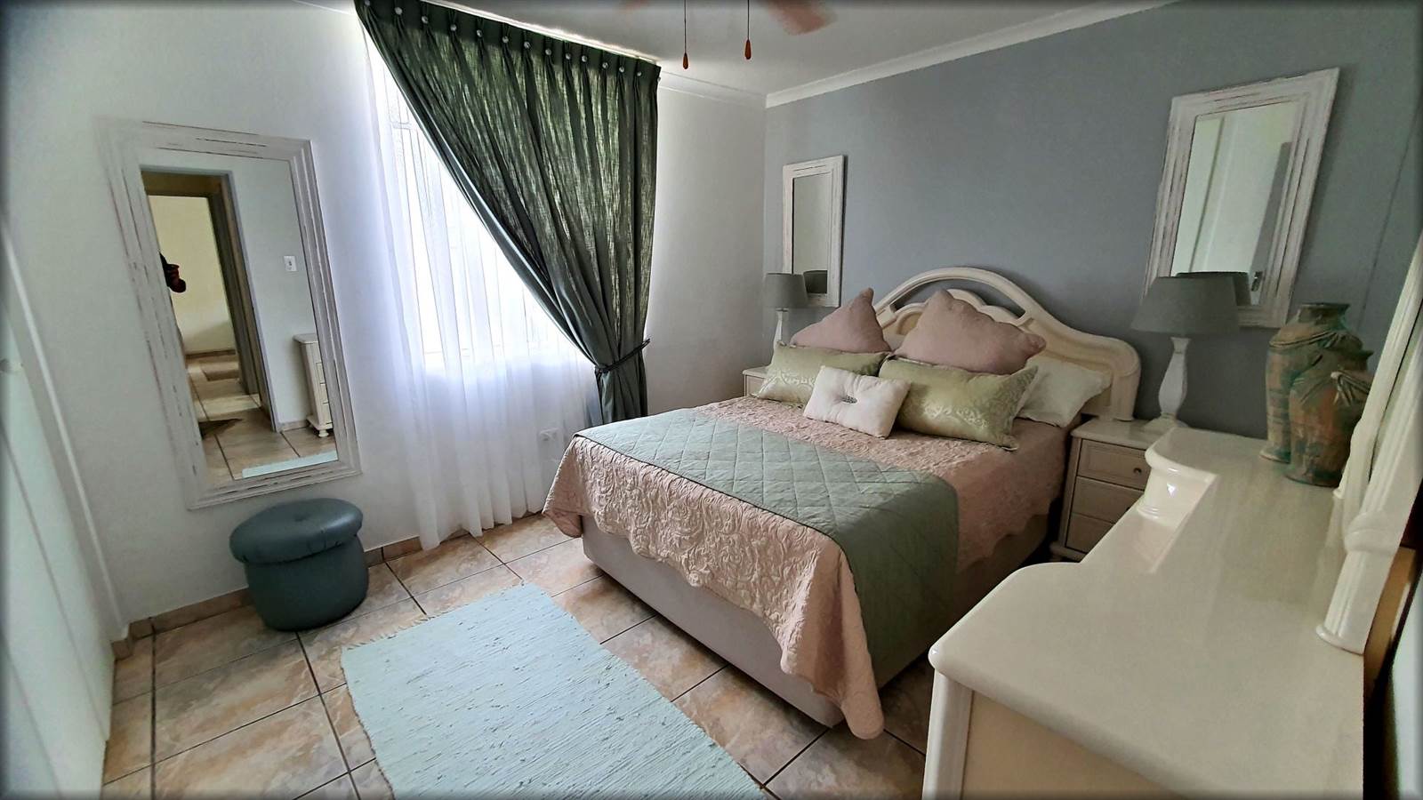 3 Bed Penthouse in Uvongo photo number 24