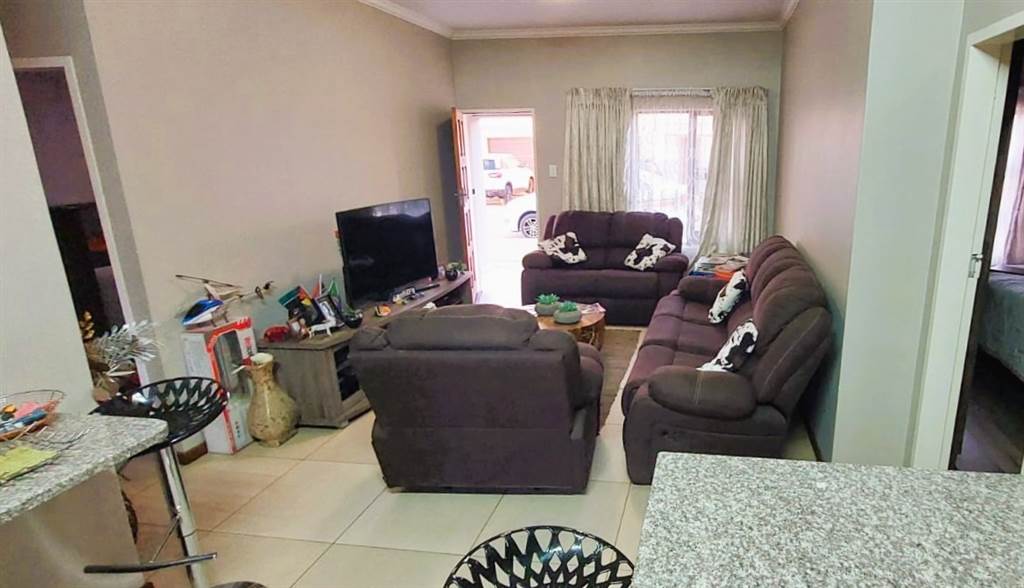 3 Bed House in Trichardt photo number 3