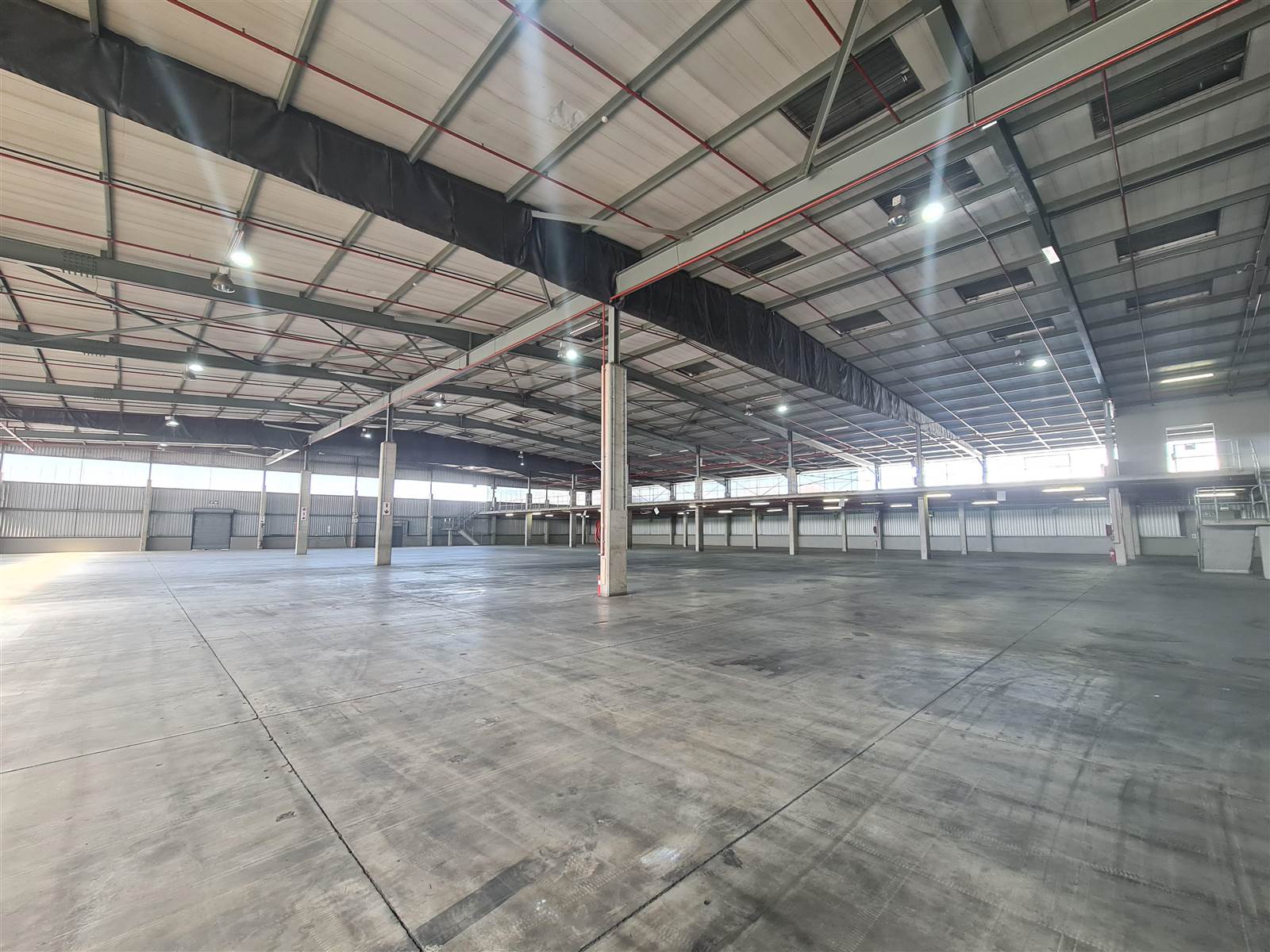6950  m² Industrial space in Gosforth Park photo number 2