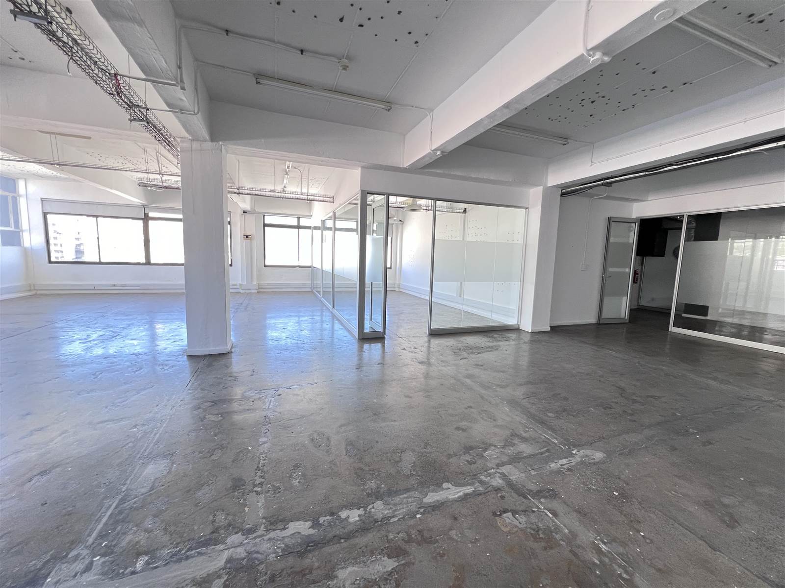 1000  m² Commercial space in Woodstock photo number 6