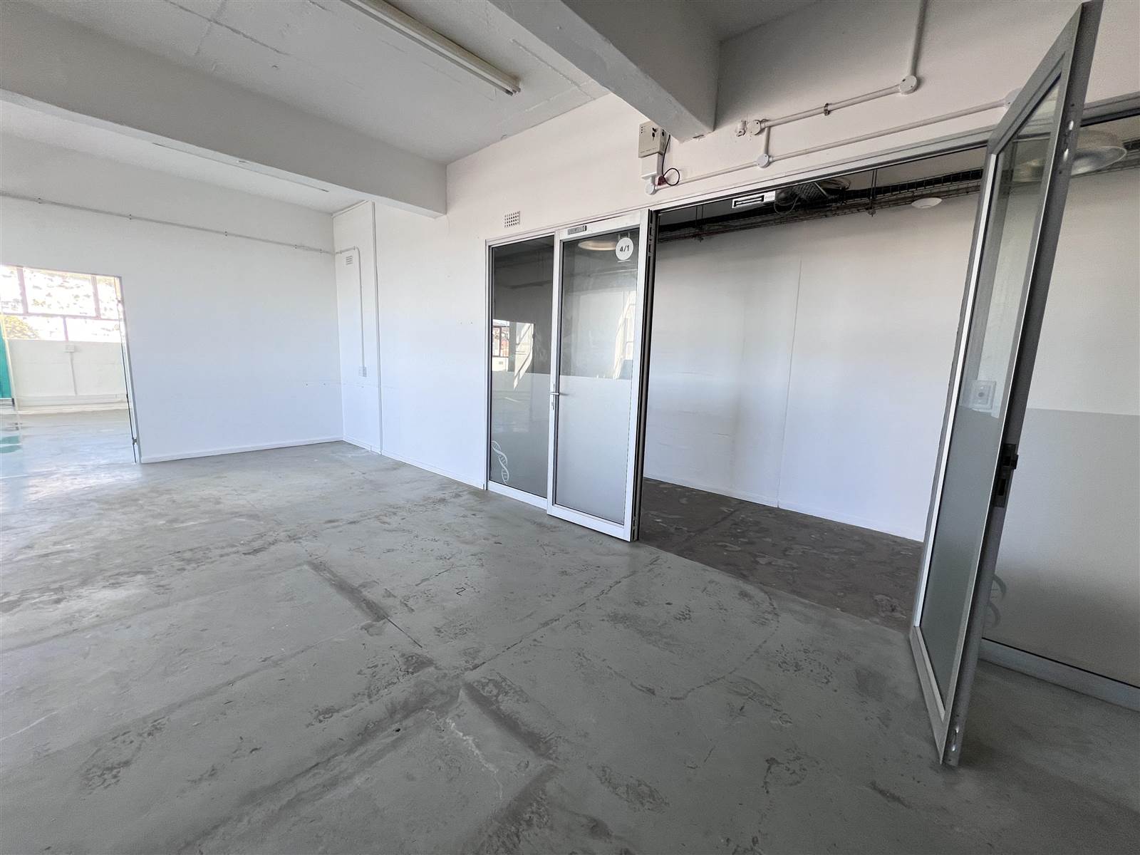 1000  m² Commercial space in Woodstock photo number 3