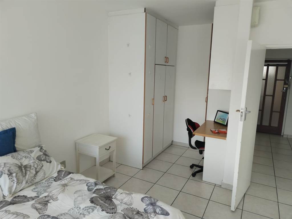 1 Bed Apartment in Rondebosch photo number 11