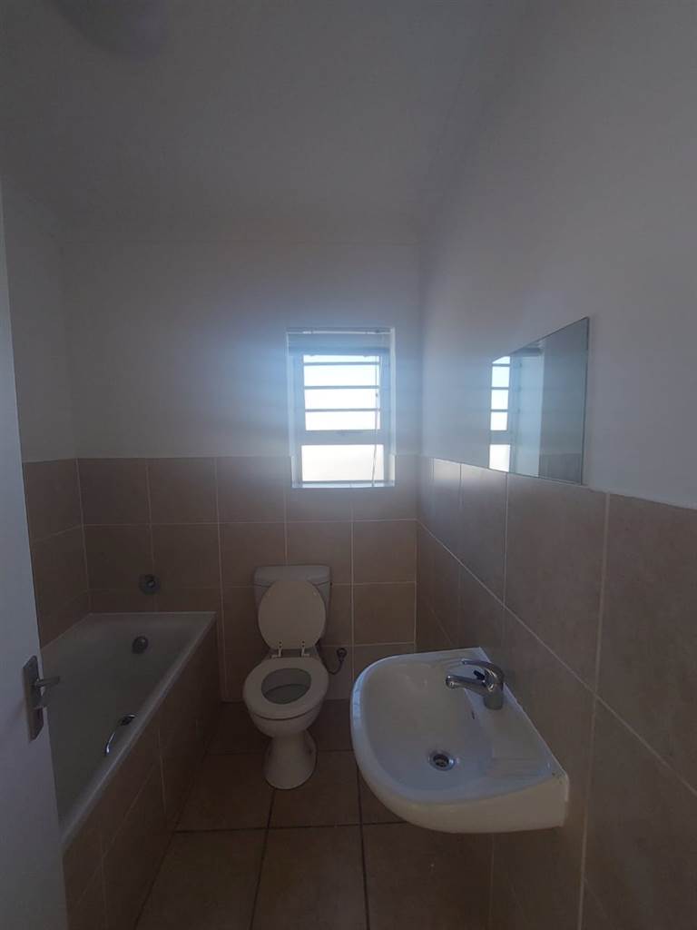 2 Bed Apartment in Belhar photo number 11