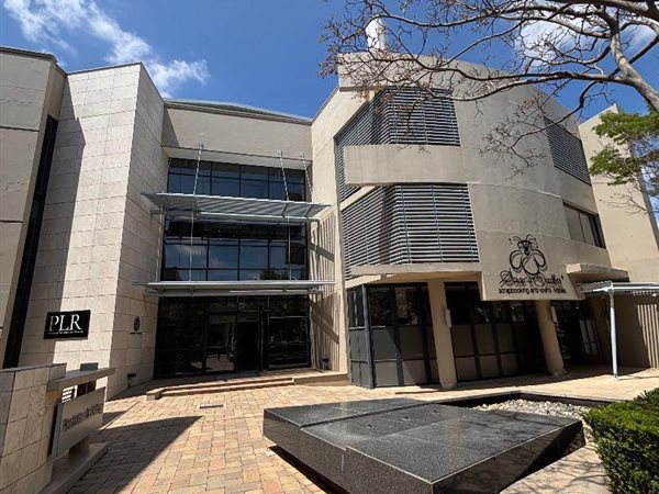 594  m² Office Space