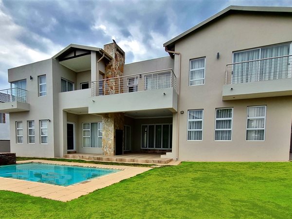 5 Bed House in Helderfontein Estate