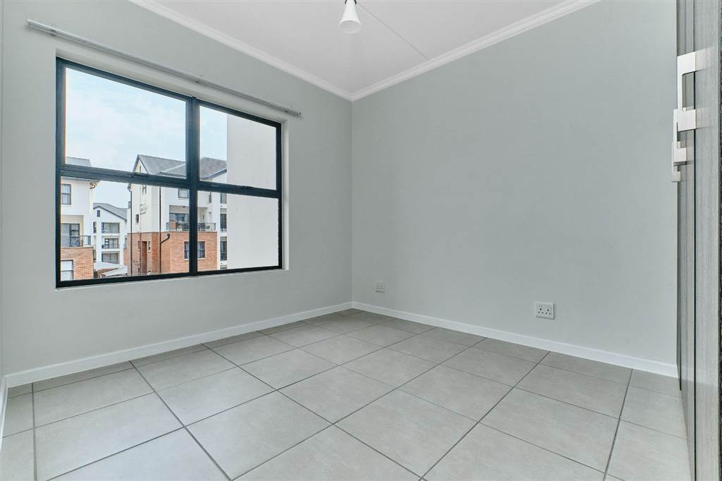 3 Bed Apartment in Olivedale photo number 13