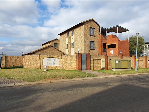 2 Bed Townhouse in Meyersdal