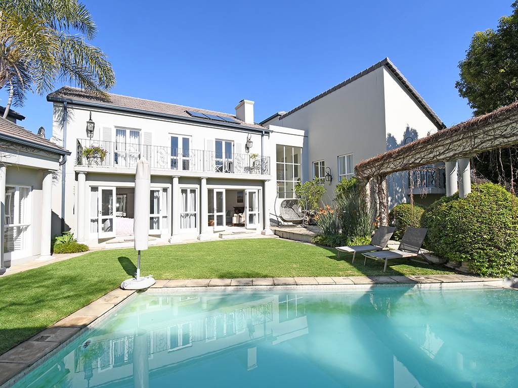 5 Bedroom House 5 Bedroom House