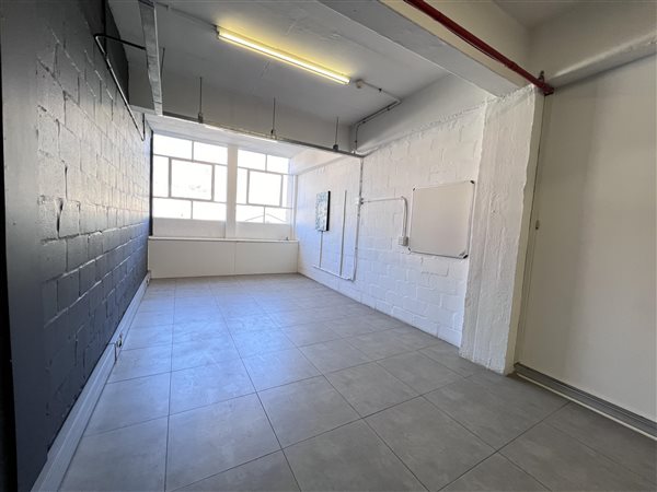 154  m² Commercial space in Woodstock