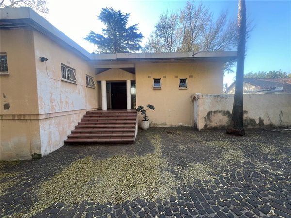 4 Bedroom House 4 Bedroom House