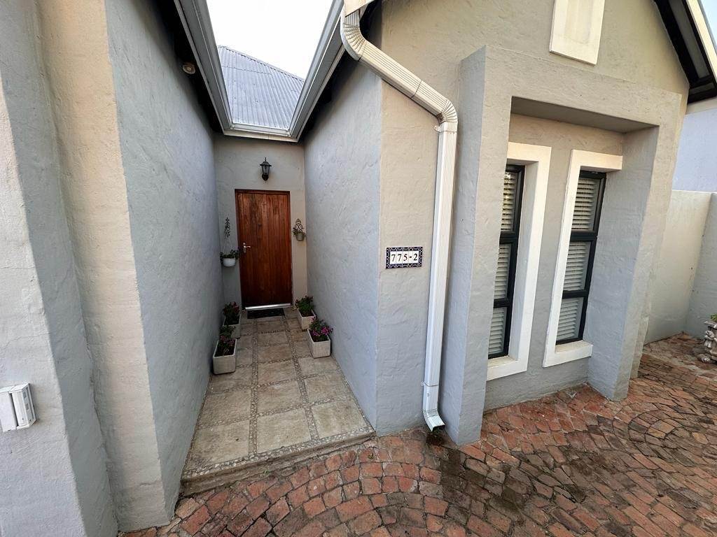 3 Bed House in Hartbeespoort Dam photo number 23