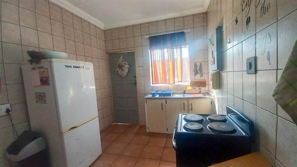 2 Bed Townhouse in Middelburg Central photo number 2
