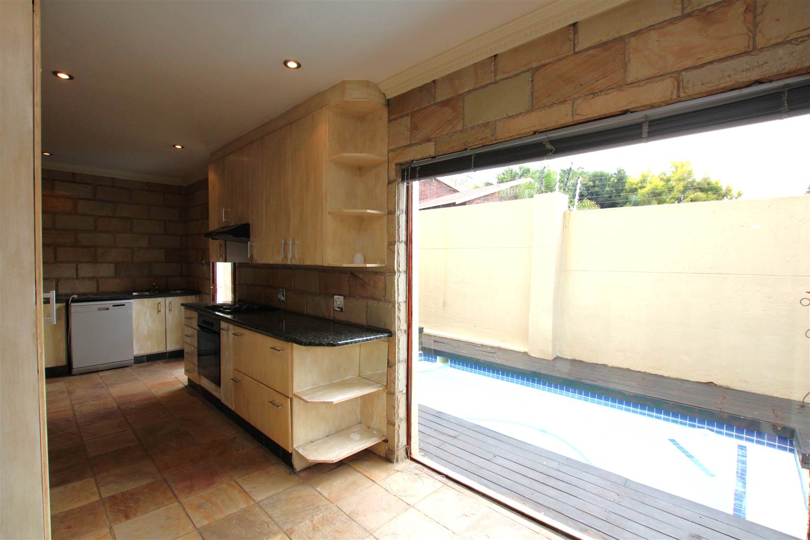 2 Bed House in Morninghill photo number 4