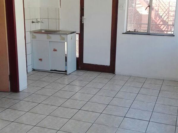 1 Bed Apartment in Roodepoort Central