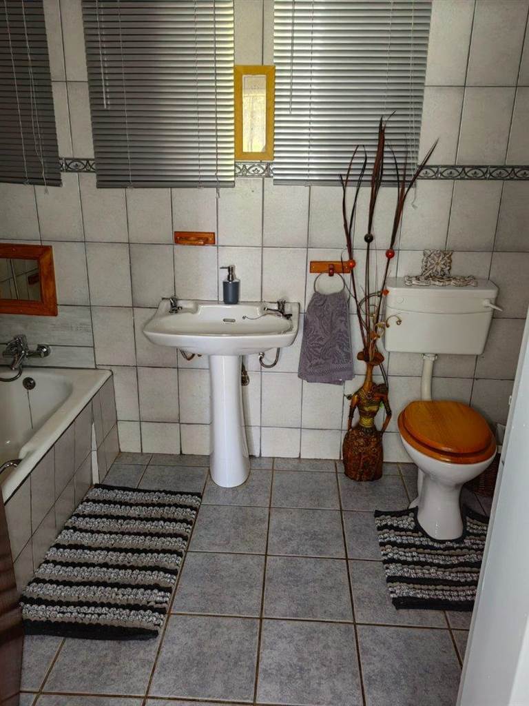 3 Bed House in Dorandia photo number 28
