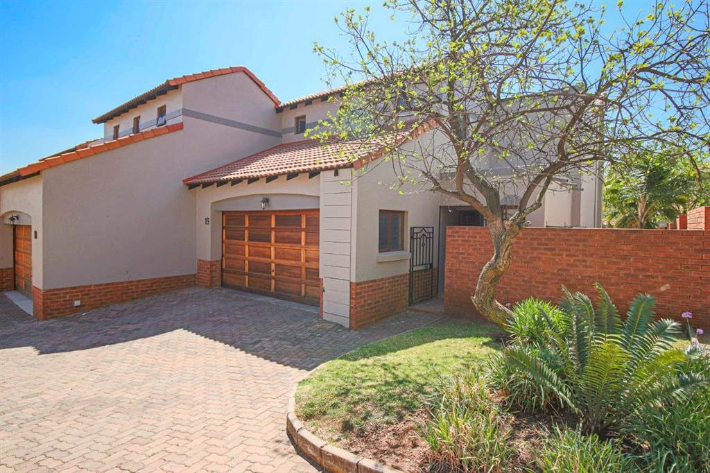 3 Bed Duplex in Rietvlei Ridge Country Estate photo number 4