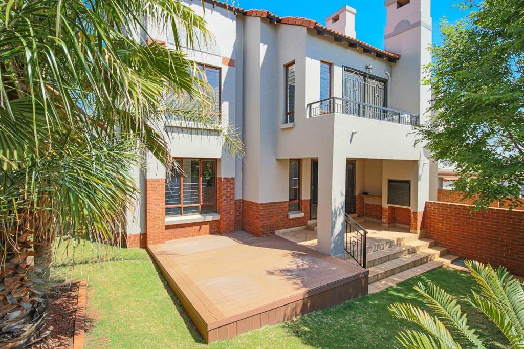 3 Bed Duplex in Rietvlei Ridge Country Estate photo number 1