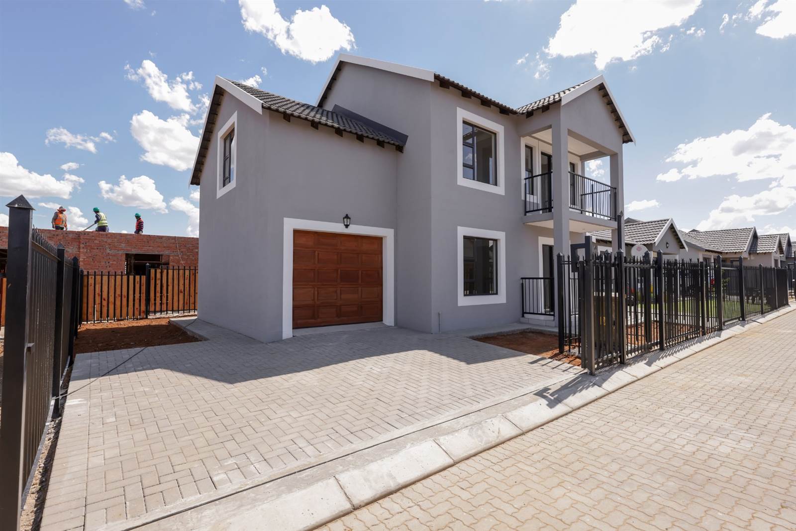 3 Bed Townhouse in Bloemspruit photo number 3
