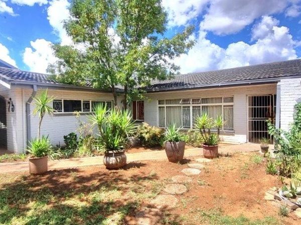 4 Bedroom House 4 Bedroom House