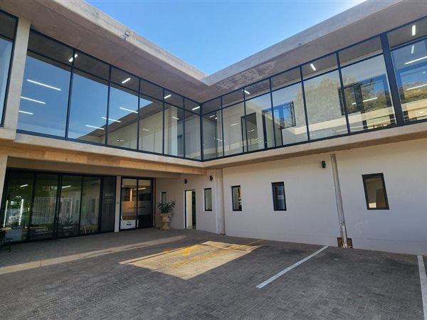 191  m² Commercial space