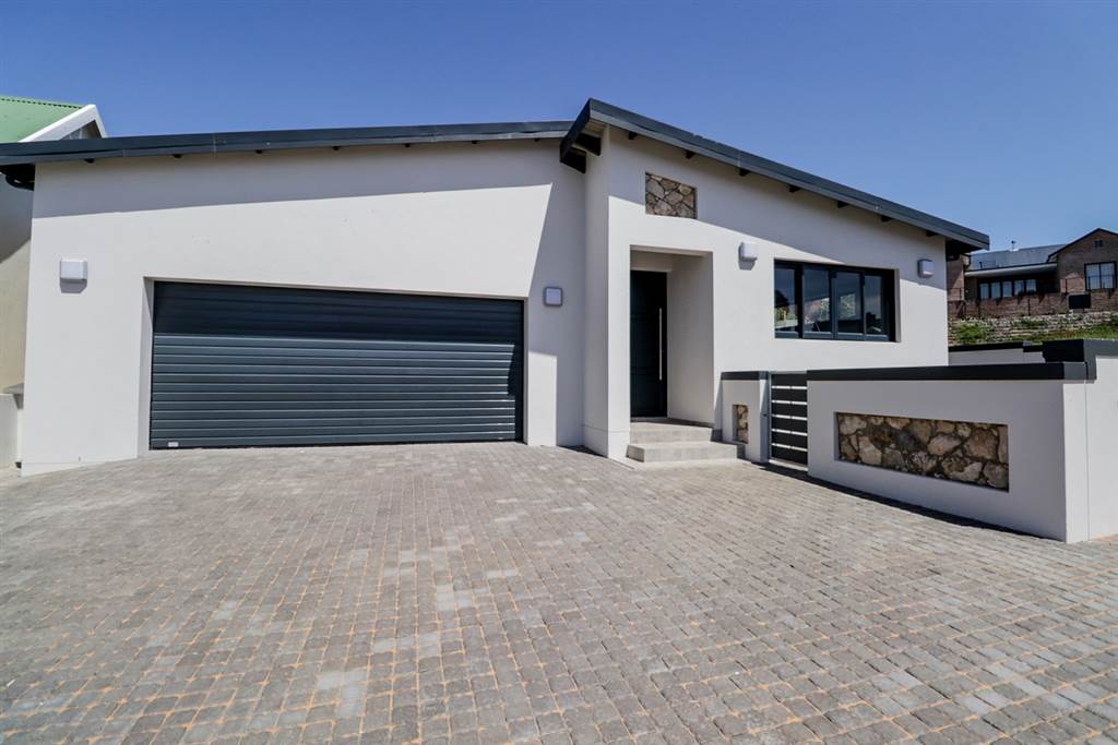 3 Bed House in Stilbaai photo number 18