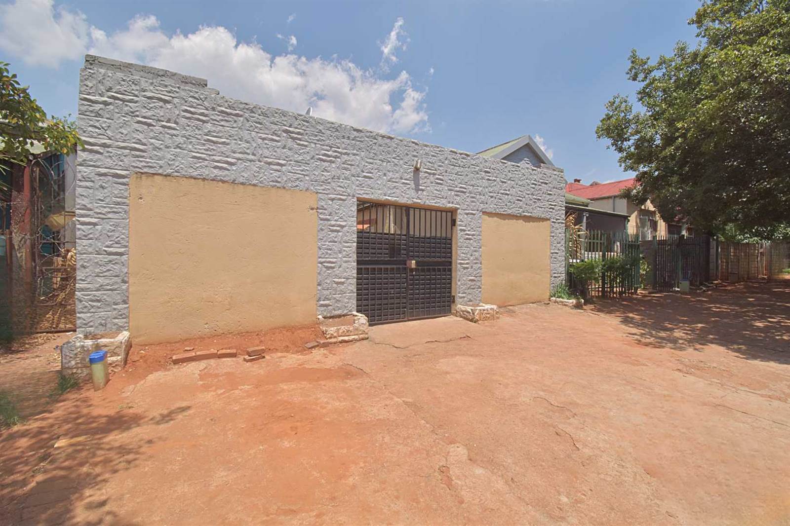 18 Bed House in Benoni Central photo number 2