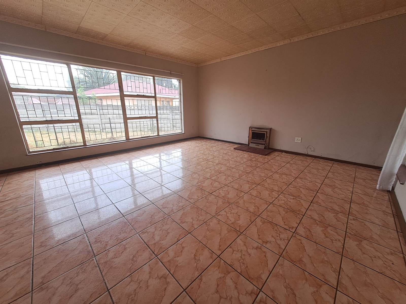 4 Bed House in Barry Hertzog Park photo number 13