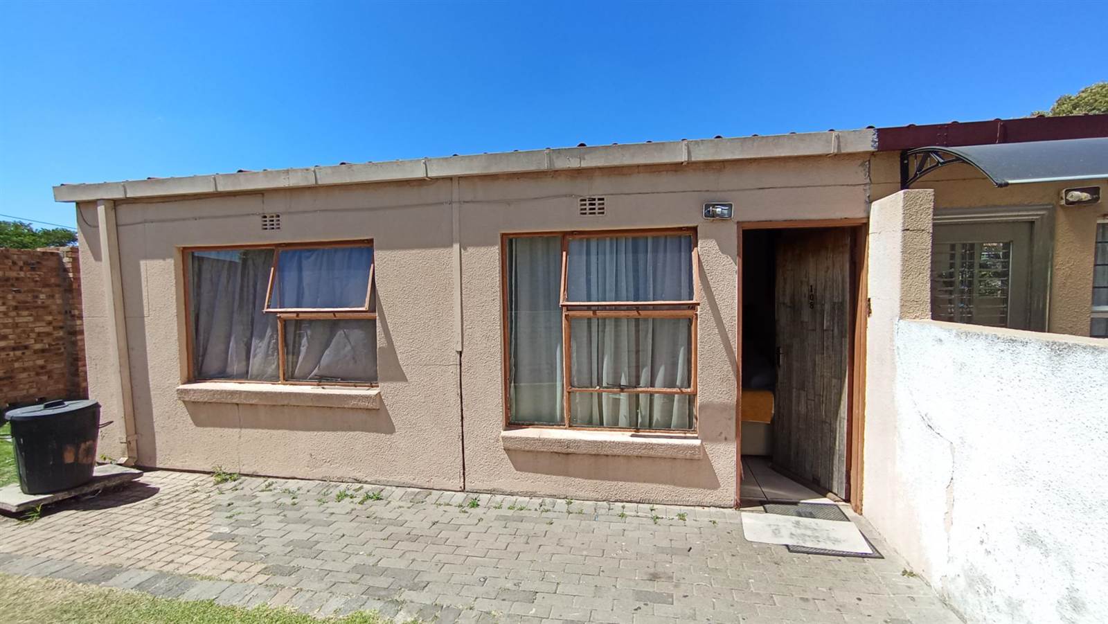 2 Bed Townhouse in Bloubosrand photo number 1