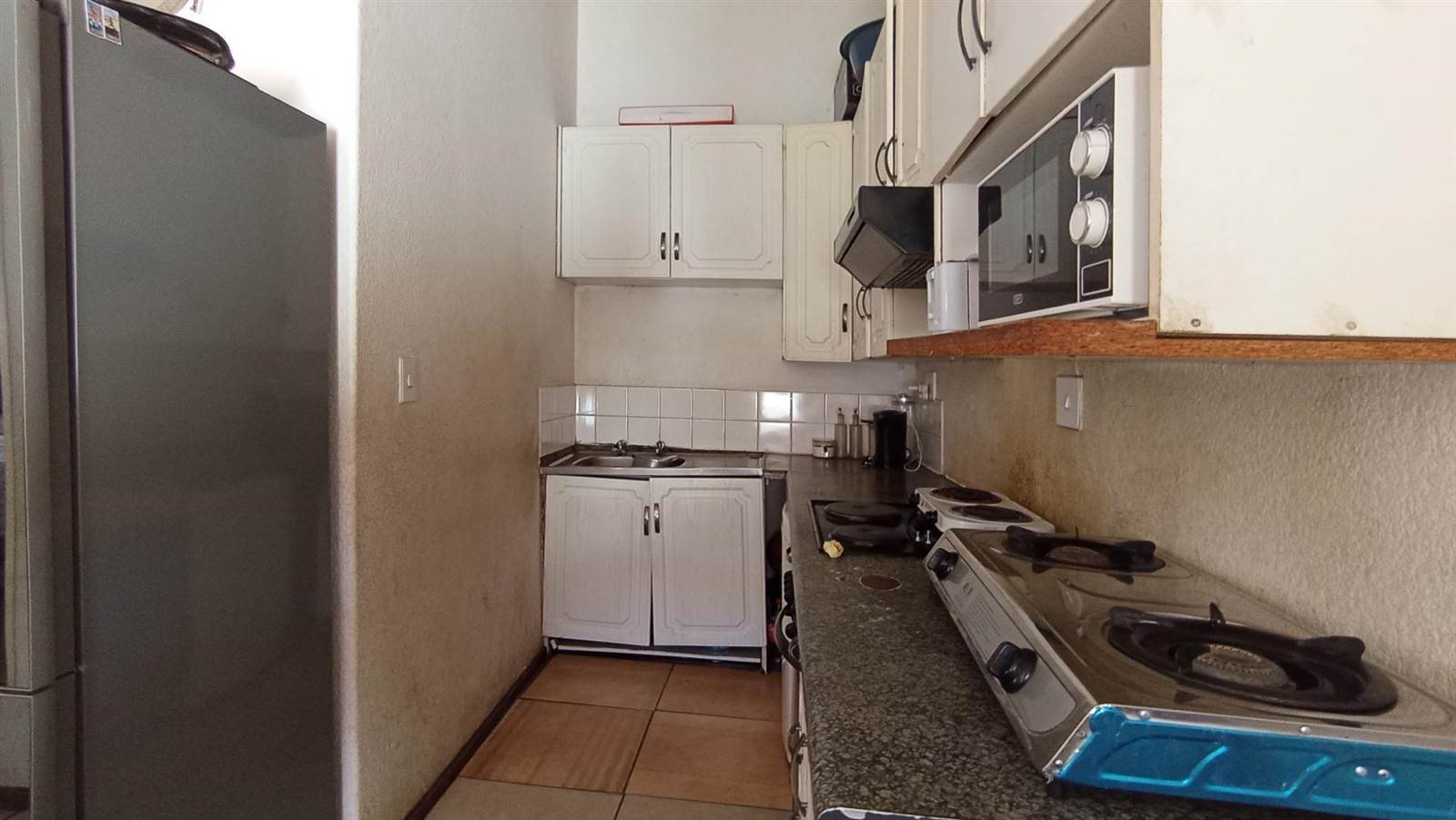 2 Bed Townhouse in Bloubosrand photo number 4