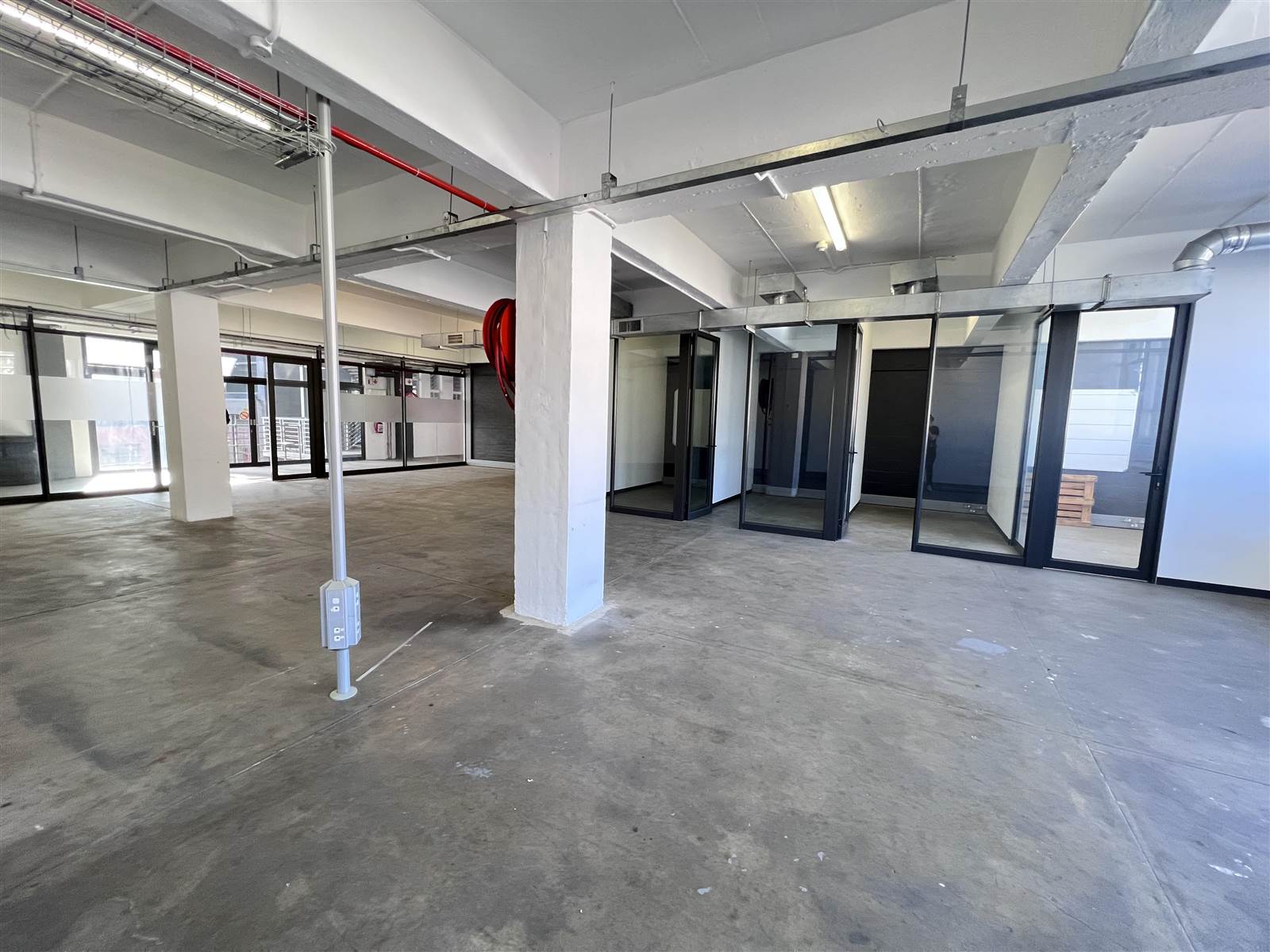 149  m² Commercial space in Woodstock photo number 1
